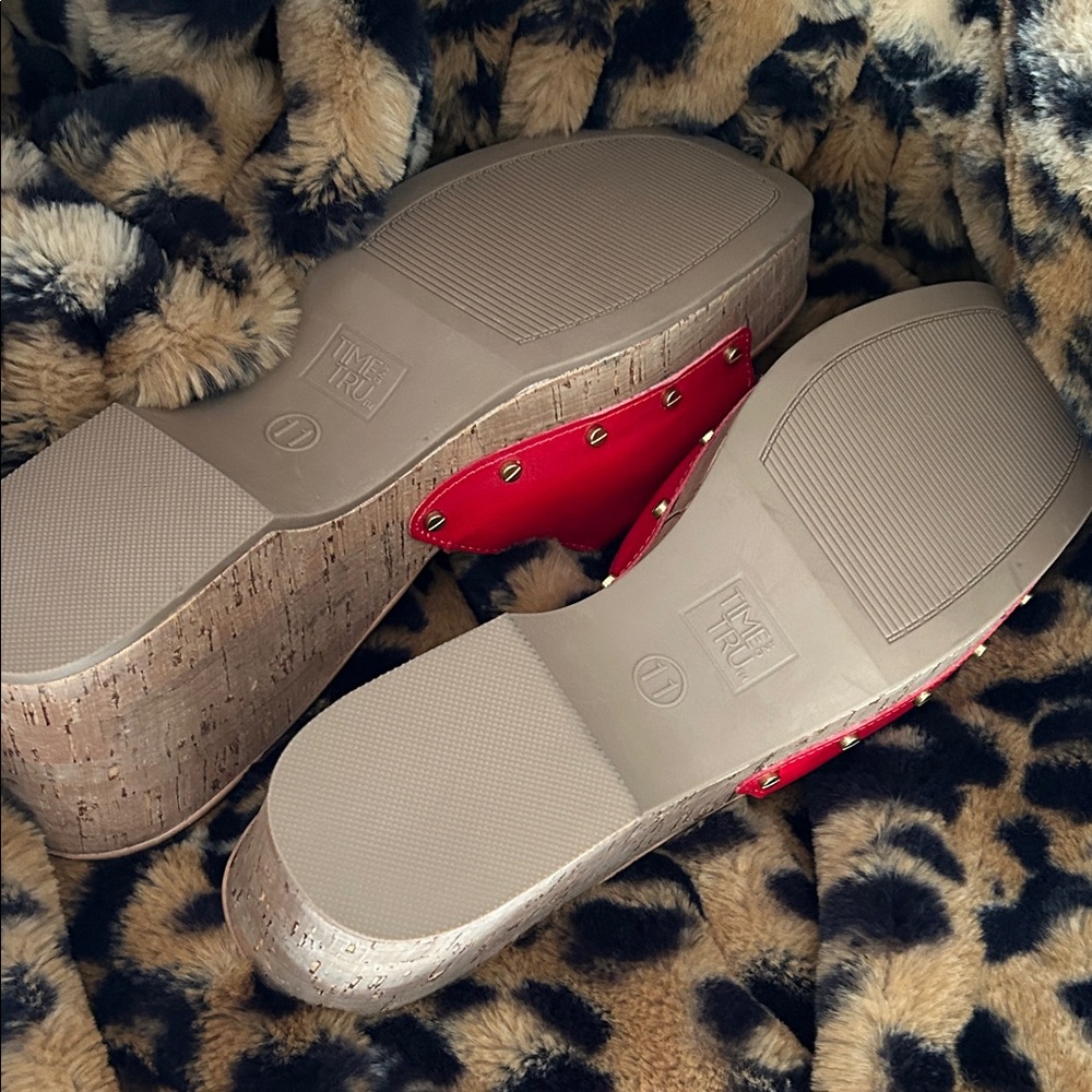 Red Sandals with Gold Buckle - Picture 4 of 5